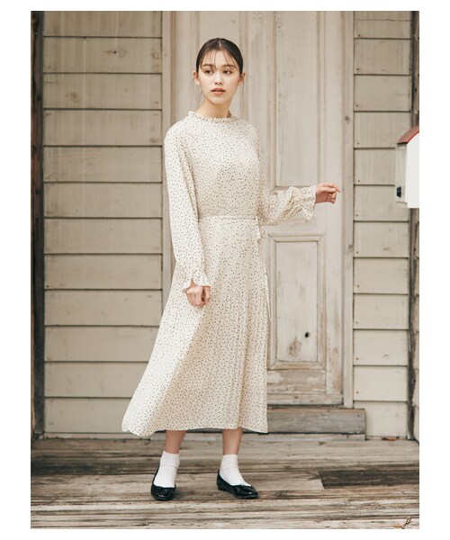 earth music&ecology（アースミュージックアンドエコロジー）の「プリーツワンピース（ワンピース/ドレス・ブラック/ブルーグリーン/ドット/ドットブラック・F）」の2枚目の写真