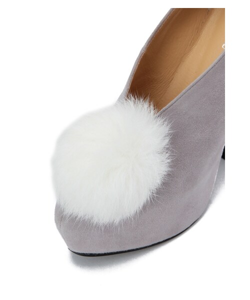 G.V.G.V.（ジーヴィージーヴィー）の「POM POM FLARED HEEL BOOTIES（シューズ・レディース・GREY・M）」の5枚目の写真