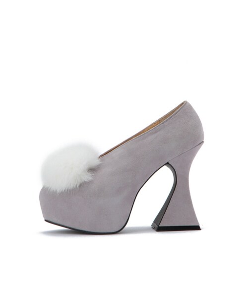G.V.G.V.（ジーヴィージーヴィー）の「POM POM FLARED HEEL BOOTIES（シューズ・レディース・GREY・M）」の3枚目の写真