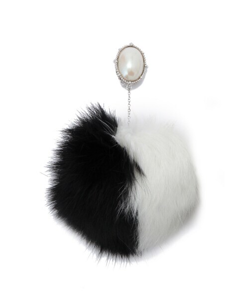G.V.G.V.（ジーヴィージーヴィー）の「POM POM EARRINGS（アクセサリー・レディース・BLACK/PURPLE・F）」の4枚目の写真