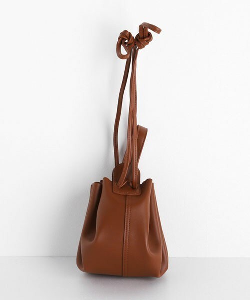 DHOLIC（ディーホリック）の「ストリング巾着バッグ（ショルダーバッグ・レディース・グリーン/ブラウン/ブラック/ベージュ/レッド・FREE）」の3枚目の写真