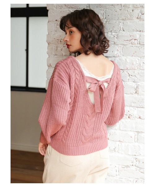 E hyphen world gallery(イーハイフンワールドギャラリー)の「バックリボンケーブルプルオーバー(トップス・ピンク/ライトベージュ/ライトカーキ/チョコレート・F)」の1枚目の写真