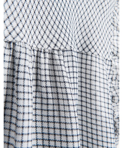 PAZZO（パッゾ）の「知性雙線小格紋袖荷葉襯衫（トップス・レディース・白底黑條/黑底白條・S/M/L）」の4枚目の写真