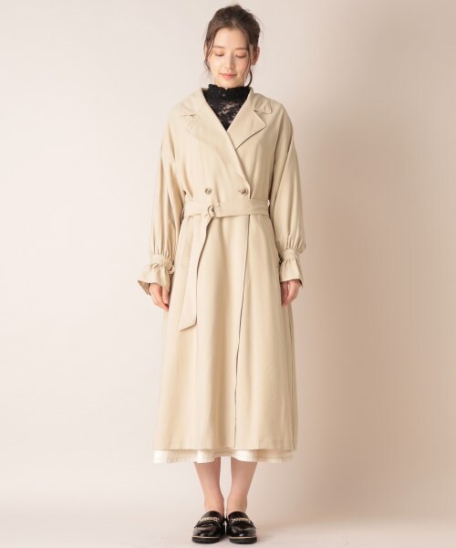 ベージュ トレンチコート 袖口ボタン付き mysty woman（ミスティウーマン）の「袖ボリュームボタントレンチ