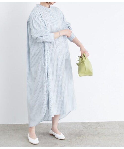 ADAM ET ROPE'（アダムエロペ）の「バックタックバンドカラーワンピース（ワンピース/ドレス・レディース・ホワイト/サックス・F）」の2枚目の写真