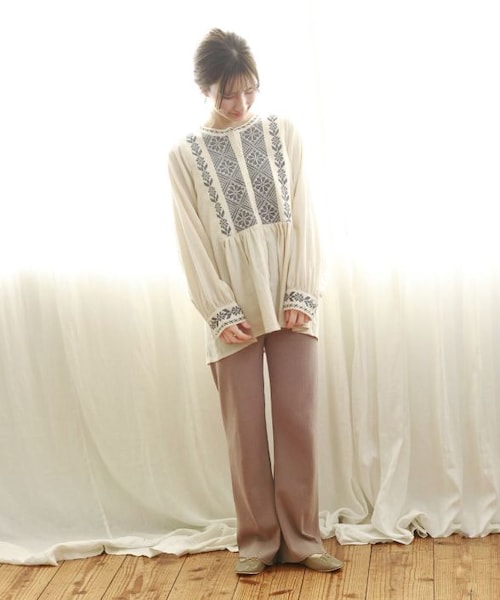 Crisp（クリスプ）の「フォークシーフラワークロスチュニック[c1k2601]（シャツ/ブラウス・レディース・ネイビー/パープル・FREE）」の3枚目の写真