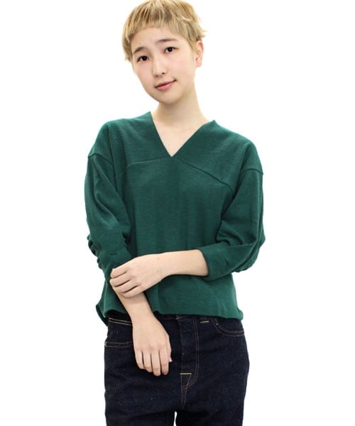 RNA-N（アールエヌエーエヌ）の「M0604 スラブサーフニットVプルオーバー（トップス・レディース・ネイビー/ダークグリーン）」の2枚目の写真