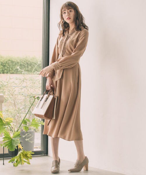 Andemiu（アンデミュウ）の「ピンタックシャツワンピース（ワンピース/ドレス・ベージュ/ライトグリーン/ブルー）」の8枚目の写真