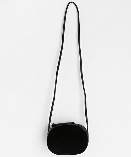 DHOLIC（ディーホリック）の「2TYPEファーオーバルバッグ（ショルダーバッグ・レディース・その他/ベージュ/ブラック・FREE）」の2枚目の写真