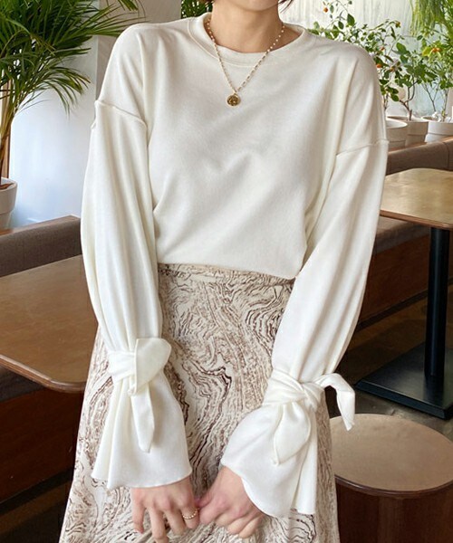 DHOLIC（ディーホリック）の「スリーブリボンTシャツ（Tシャツ/カットソー・レディース・ベージュ/ホワイト/ブラック・FREE）」の2枚目の写真