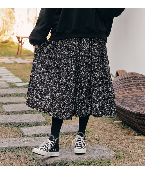 HOTPING（ホッピン）の「フラワーミディプリーツスカート（スカート・レディース・Brown/Black/Green・フリーサイズ）」の2枚目の写真