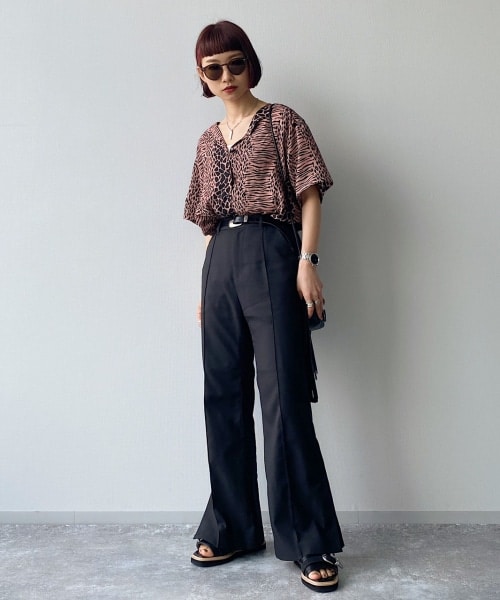 PAGEBOY（ページボーイ）の「ピンタックフレアスリットパンツ（パンツ・レディース・ブラック/グレージュ/ピンク/パープル・S/M）」の5枚目の写真