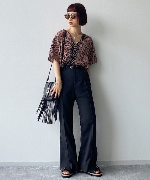 PAGEBOY（ページボーイ）の「ピンタックフレアスリットパンツ（パンツ・レディース・ブラック/グレージュ/ピンク/パープル・S/M）」の7枚目の写真