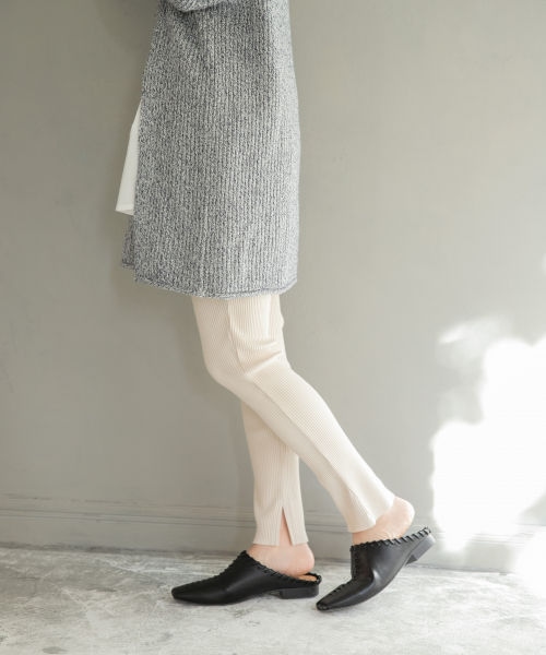 LOWRYS FARM（ローリーズファーム）の「カットフレアレギンス（パンツ・ブラウン/カーキ）」の3枚目の写真