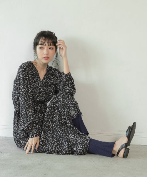 LOWRYS FARM（ローリーズファーム）の「カットフレアレギンス（パンツ・ブラウン/カーキ）」の11枚目の写真