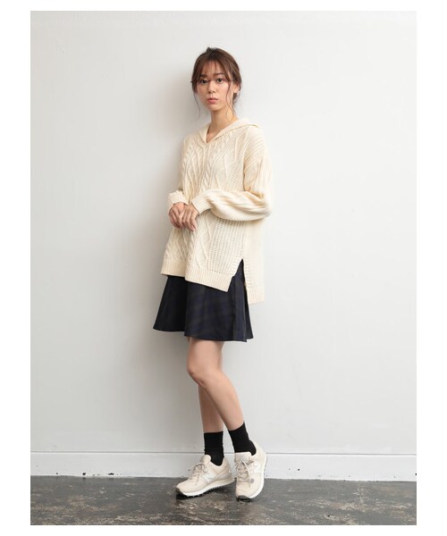 earth music&ecology(アースミュージックアンドエコロジー)の「ラッフルミニチェックスカート(スカート・ベージュ/ネイビー・S/M)」の2枚目の写真