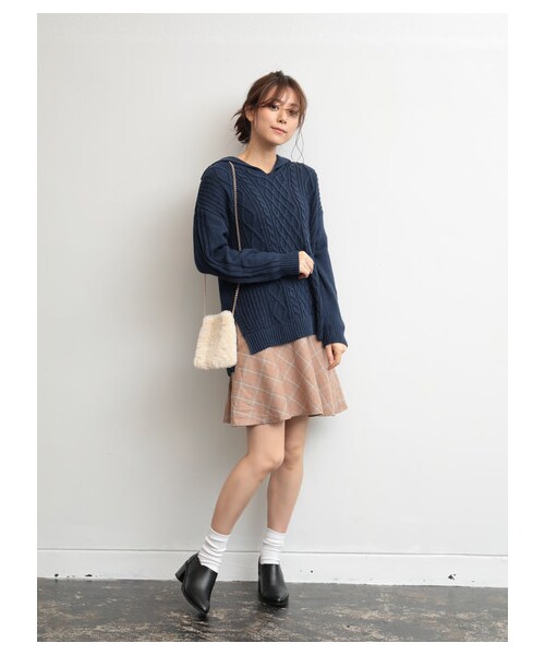 earth music&ecology(アースミュージックアンドエコロジー)の「ラッフルミニチェックスカート(スカート・ベージュ/ネイビー・S/M)」の1枚目の写真