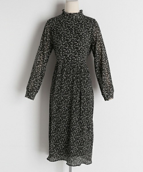 DHOLIC（ディーホリック）の「小花柄プリーツワンピース（ワンピース・レディース・ブルー/ブラック/ホワイト・FREE）」の3枚目の写真