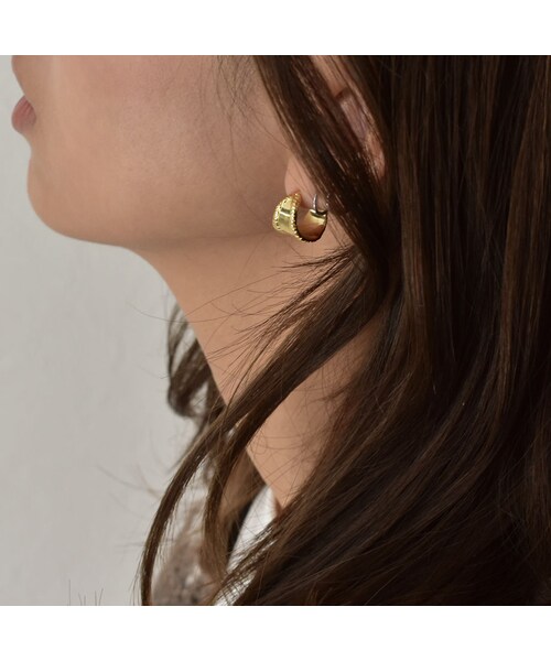 Lavish Gate（ラヴィッシュゲート）の「mb-pierce2-02326　SV925　ワイドフープピアス　シルバー925  ゴールド（ピアス（両耳用）・レディース・その他）」の4枚目の写真