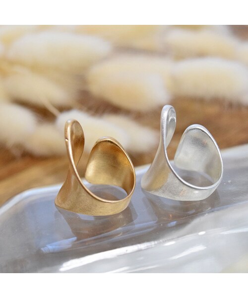 no brand（ノーブランド）の「Unique Curve Ring （リング・レディース・その他）」の3枚目の写真