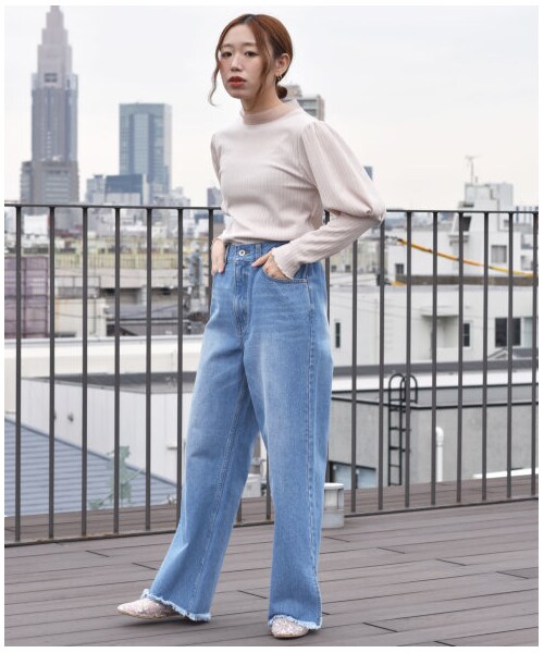 w closet(ダブルクローゼット)の「後ろレースUP裾スリットパンツ(パンツ・レディース・ブリーチ/ブルー/Lベージュ・FREE/M/L)」の11枚目の写真