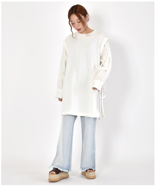 w closet(ダブルクローゼット)の「後ろレースUP裾スリットパンツ(パンツ・レディース・ブリーチ/ブルー/Lベージュ・FREE/M/L)」の4枚目の写真