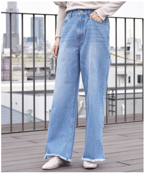 w closet(ダブルクローゼット)の「後ろレースUP裾スリットパンツ(パンツ・レディース・ブリーチ/ブルー/Lベージュ・FREE/M/L)」の2枚目の写真