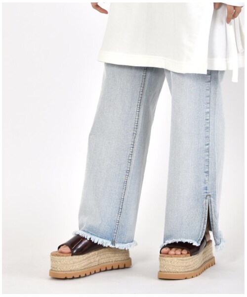 w closet(ダブルクローゼット)の「後ろレースUP裾スリットパンツ(パンツ・レディース・ブリーチ/ブルー/Lベージュ・FREE/M/L)」の5枚目の写真