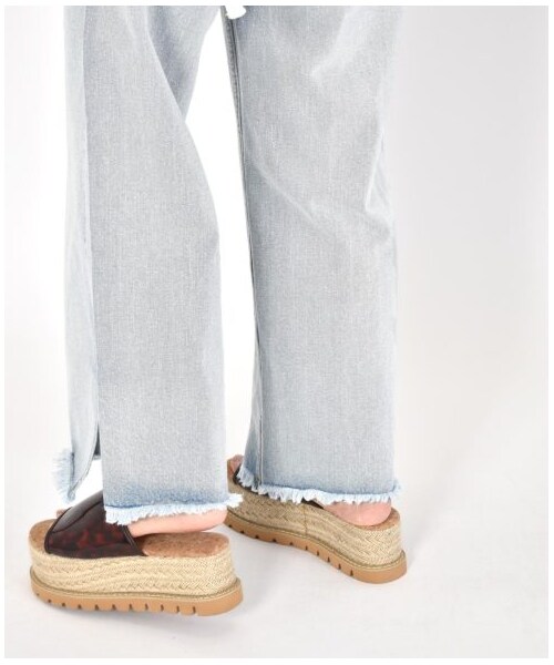 w closet(ダブルクローゼット)の「後ろレースUP裾スリットパンツ(パンツ・レディース・ブリーチ/ブルー/Lベージュ・FREE/M/L)」の6枚目の写真