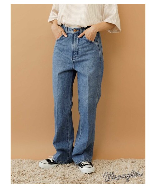 E hyphen world gallery（イーハイフンワールドギャラリー）の「WRANGLER フレアデニム（パンツ・ライトインディゴ/ミディアムインディゴ・S/M）」の19枚目の写真