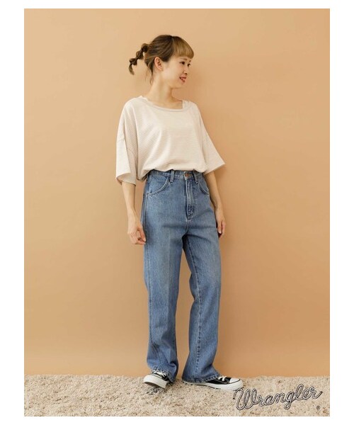 E hyphen world gallery（イーハイフンワールドギャラリー）の「WRANGLER フレアデニム（パンツ・ライトインディゴ/ミディアムインディゴ・S/M）」の2枚目の写真