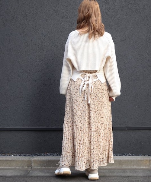 RAY CASSIN（レイカズン）の「金箔×花柄プリーツスカート（）」 - WEAR