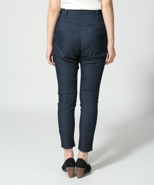 LOWRYS FARM（ローリーズファーム）の「タックハイウエストパンツ（パンツ・レディース・オフ/ブラック/ネイビー/デニム・Ｍ/Ｌ）」の6枚目の写真