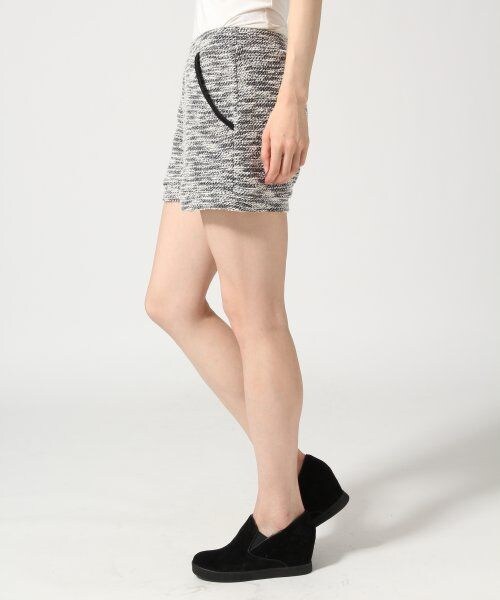 LEPSIM（レプシィム）の「ショートパンツセットアップ（パンツ・レディース・ナチュラル/イエロー/ネイビー・Ｍ/Ｌ）」の13枚目の写真