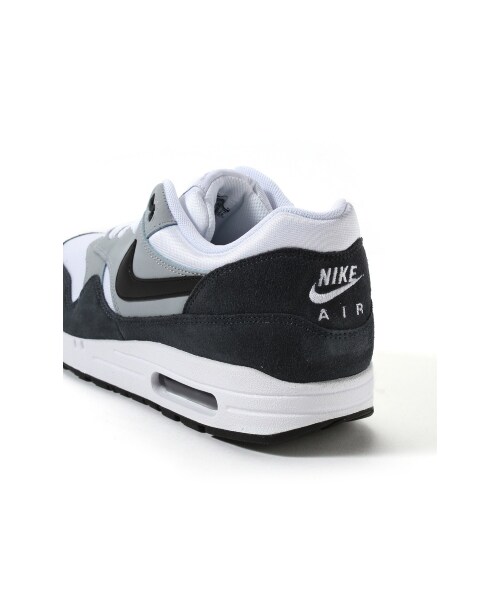NIKE(ナイキ)の「NIKE / ナイキ: AIR MAX 1 ESSENTIAL / エアマックス1エッセンシャル(スニーカー・メンズ・グレーA/ネイビー B・26/27/28)」の6枚目の写真