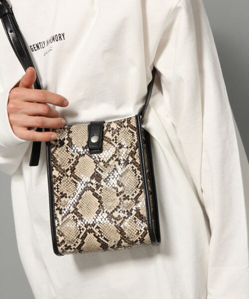 RAGEBLUE（レイジブルー）の「ヴィンテージライクミニバッグ（バッグ・パイソン柄/ダークブラウン）」の5枚目の写真