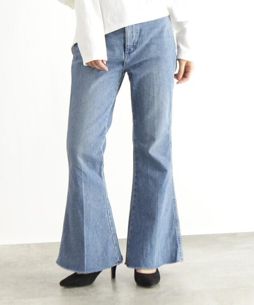 OZOC（オゾック）の「【Wrangler/ラングラー】ベルボトムデニムパンツ（パンツ・レディース・ブルー(093)/ネイビー(094)・36(S)/38(M)）」の2枚目の写真