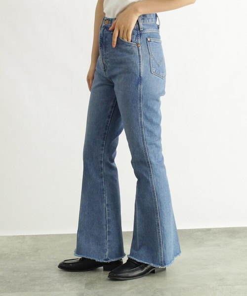 OZOC（オゾック）の「【Wrangler/ラングラー】ベルボトムデニムパンツ（パンツ・レディース・ブルー(093)/ネイビー(094)・36(S)/38(M)）」の6枚目の写真