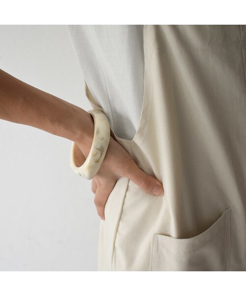 Lavish Gate（ラヴィッシュゲート）の「mb-brace2-02120　マーブル バングル  　ベージュ　ブラウン（バングル/リストバンド・レディース・その他）」の2枚目の写真