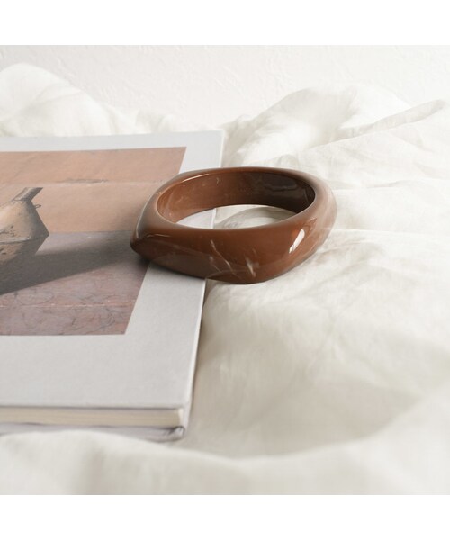 Lavish Gate（ラヴィッシュゲート）の「mb-brace2-02120　マーブル バングル  　ベージュ　ブラウン（バングル/リストバンド・レディース・その他）」の9枚目の写真