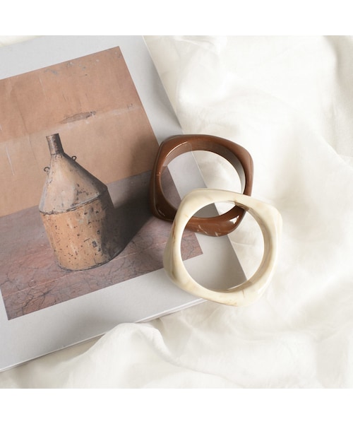 Lavish Gate（ラヴィッシュゲート）の「mb-brace2-02120　マーブル バングル  　ベージュ　ブラウン（バングル/リストバンド・レディース・その他）」の8枚目の写真