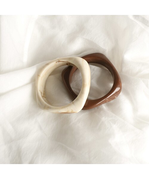 Lavish Gate（ラヴィッシュゲート）の「mb-brace2-02120　マーブル バングル  　ベージュ　ブラウン（バングル/リストバンド・レディース・その他）」の6枚目の写真