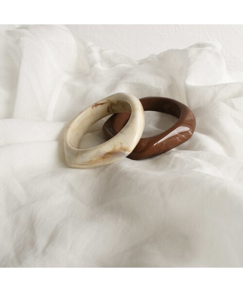 Lavish Gate（ラヴィッシュゲート）の「mb-brace2-02120　マーブル バングル  　ベージュ　ブラウン（バングル/リストバンド・レディース・その他）」の5枚目の写真