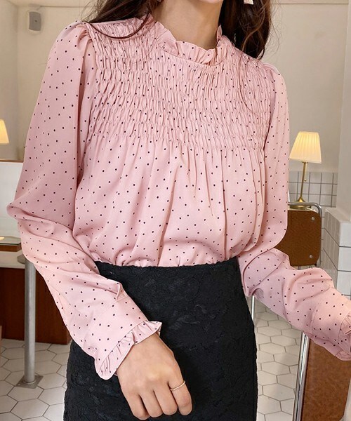 DHOLIC(ディーホリック)の「シャーリングドットブラウス(シャツ/ブラウス・レディース・ホワイト/ピンク/イエロー・FREE)」の3枚目の写真