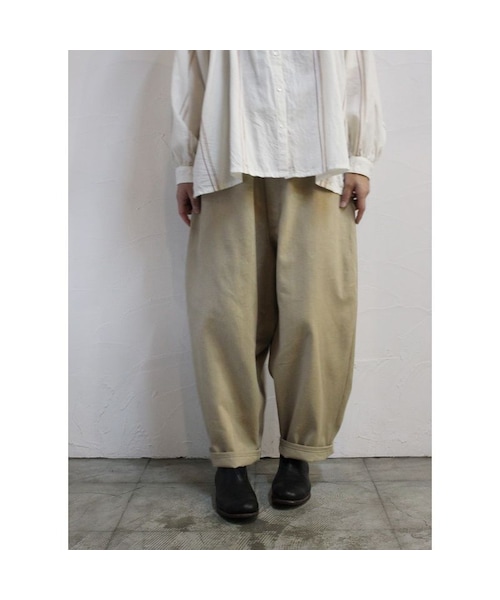 susuri（ススリ）の「SUSURIススリ ペンギンパンツ #beige