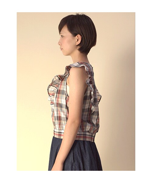 w closet（ダブルクローゼット）の「マドラスチェック肩フリル切替後ろあきトップス（トップス・レディース・レッドチェック/ブルーチェック・FREE）」の4枚目の写真