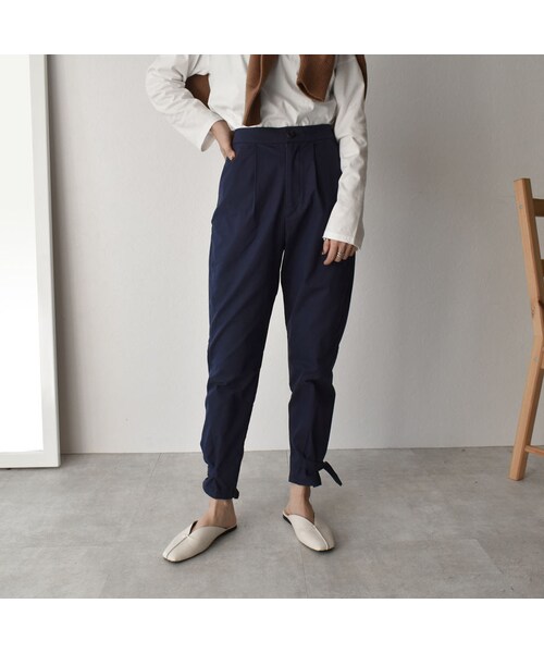 Lavish Gate（ラヴィッシュゲート）の「bottoms-02053　裾絞りベルト付き　ワンタック テーパードラフパンツ　 ライトブルーグレー　ネイビー（その他パンツ・レディース・その他）」の7枚目の写真