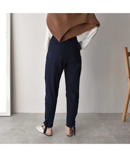 Lavish Gate（ラヴィッシュゲート）の「bottoms-02053　裾絞りベルト付き　ワンタック テーパードラフパンツ　 ライトブルーグレー　ネイビー（その他パンツ・レディース・その他）」の8枚目の写真