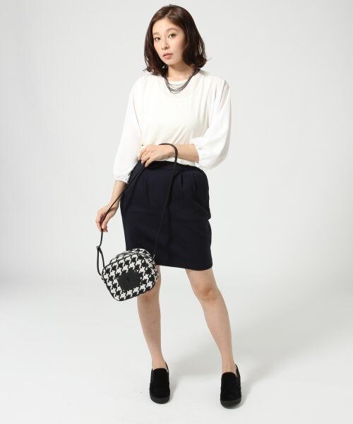 LEPSIM(レプシィム)の「【秋物新作】ソデシフォンキリカエT/5S(トップス・レディース・オフ×オフ/ブラック×ブラック/グレー×オフ/ライトベージュ×オフ・FREE SIZE)」の9枚目の写真