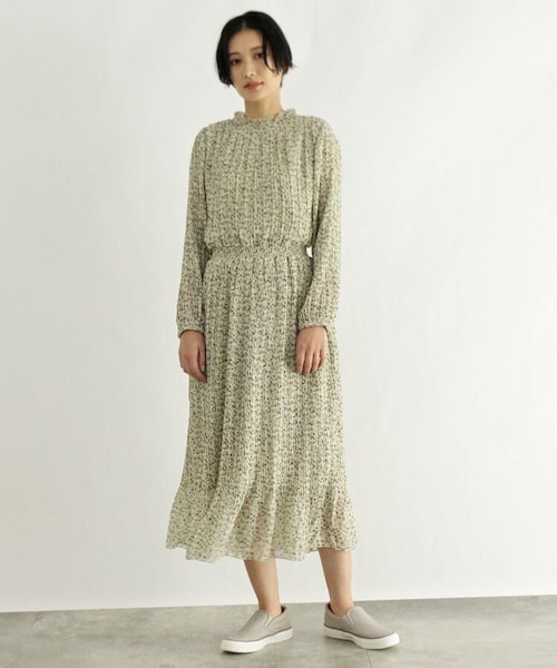 OZOC（オゾック）の「[洗える]花柄プリーツワンピ（ワンピース/ドレス・レディース・ライトベージュ(151)/カーキ(127)/ブラック(119)・38(M)）」の4枚目の写真